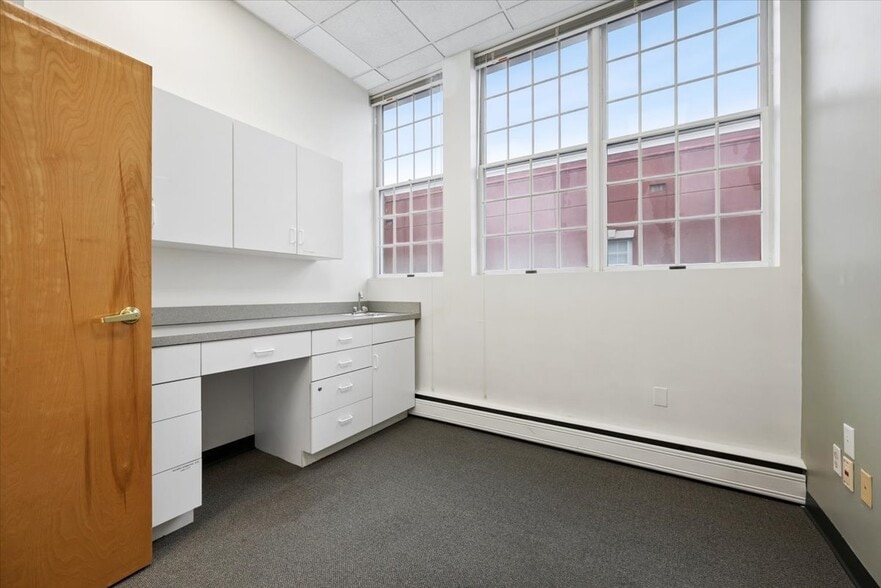 More Photos Of 34 E Somerset St, Raritan Bank For Lease