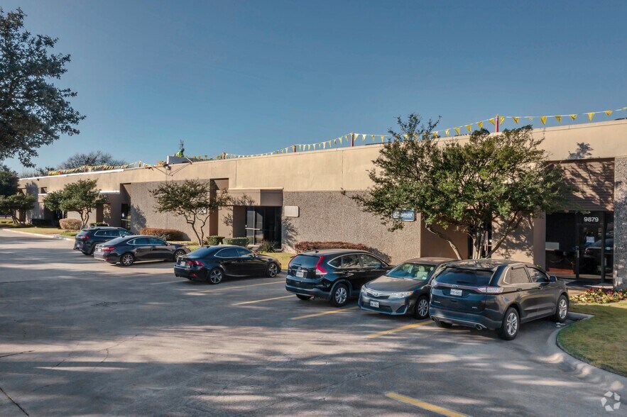 More Photos Of 9841-9879 Chartwell Dr, Dallas Distribution For Lease