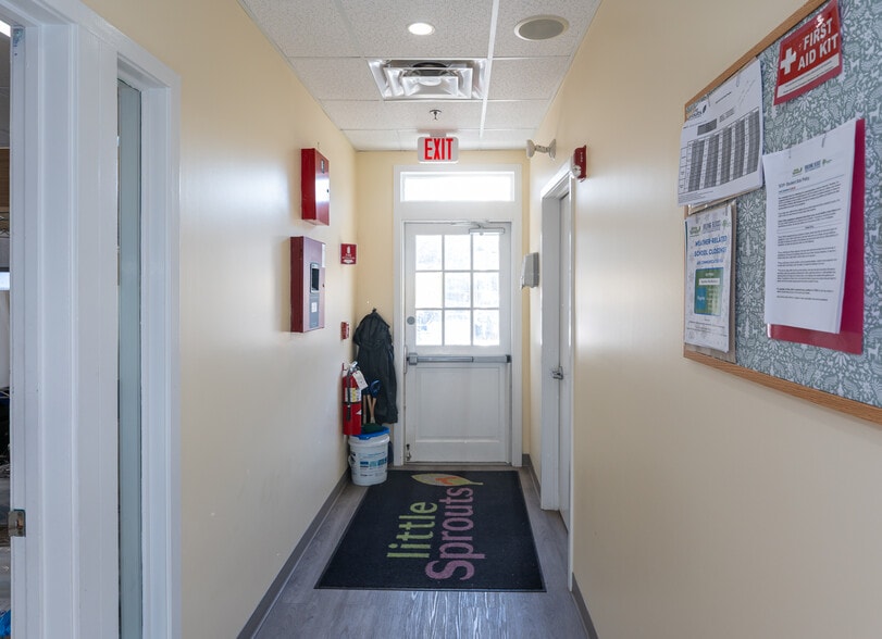 More Photos Of 36 Sparhawk St, Amesbury Daycare Center For Sale