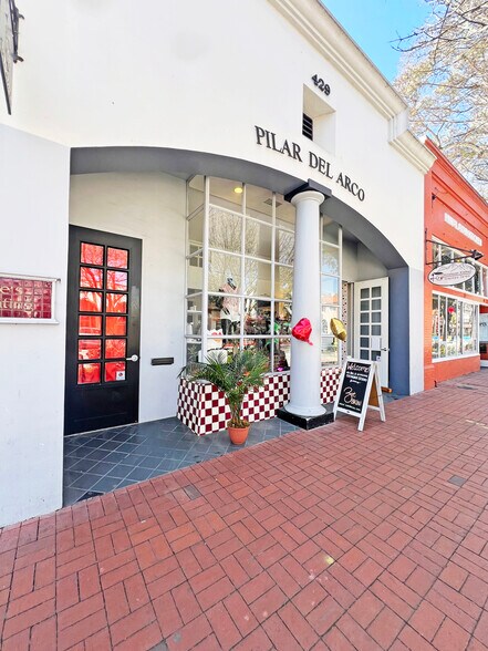 More Photos Of 429 State St, Santa Barbara Storefront For Sale