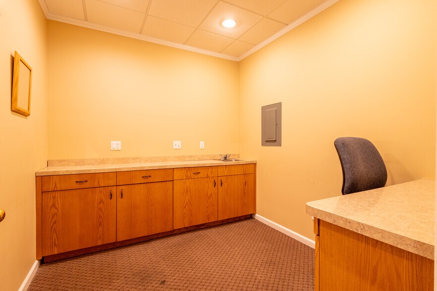 More Photos Of 189 Main Rd, Riverhead Medical For Lease