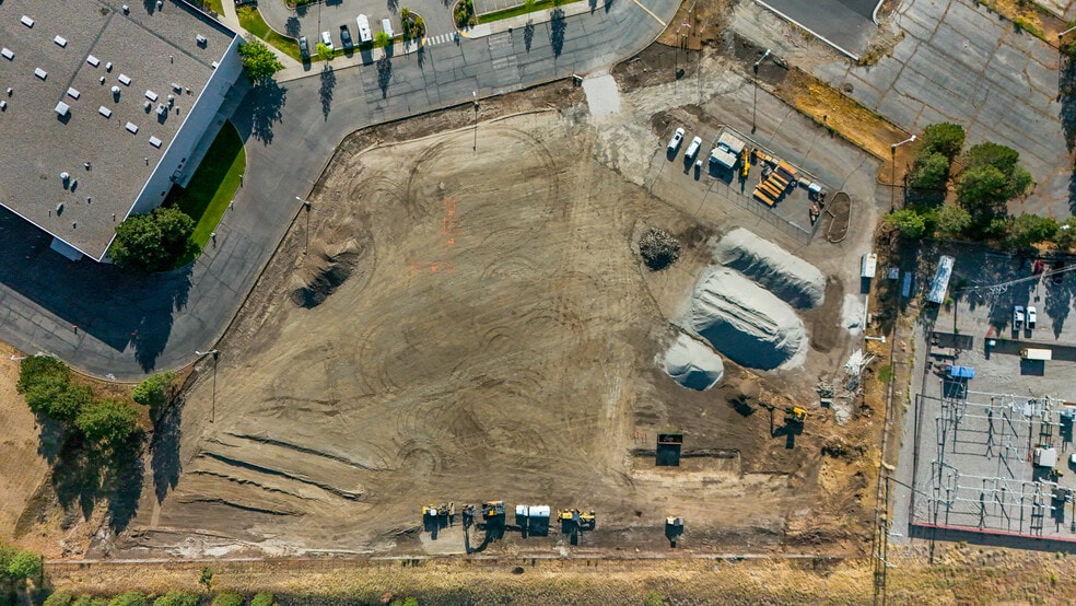 More Photos Of 22421 E Appleway Ave, Liberty Lake Showroom For Lease