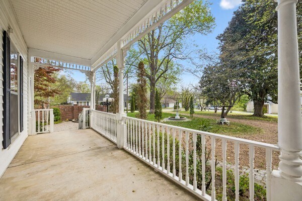 More Photos Of 728 S Spring St, Manchester Specialty For Sale
