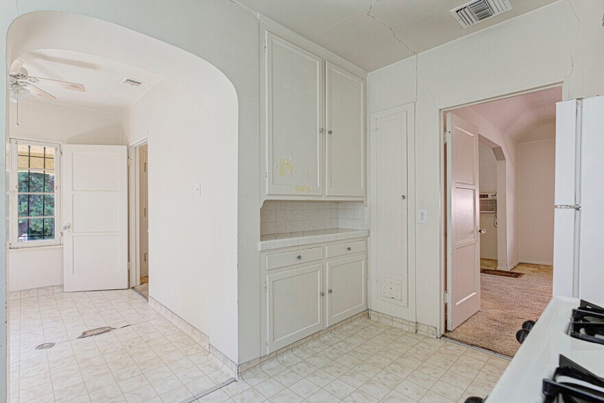 More Photos Of 4909 York Blvd, Los Angeles Office For Sale