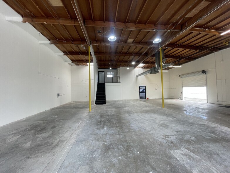 More Photos Of 2659-2661 Junipero Ave, Signal Hill Warehouse For Lease