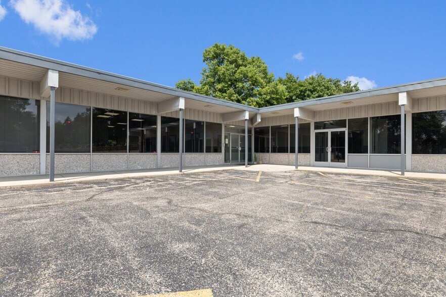 More Photos Of 728 N Prospect St, Rockford Office For Sale