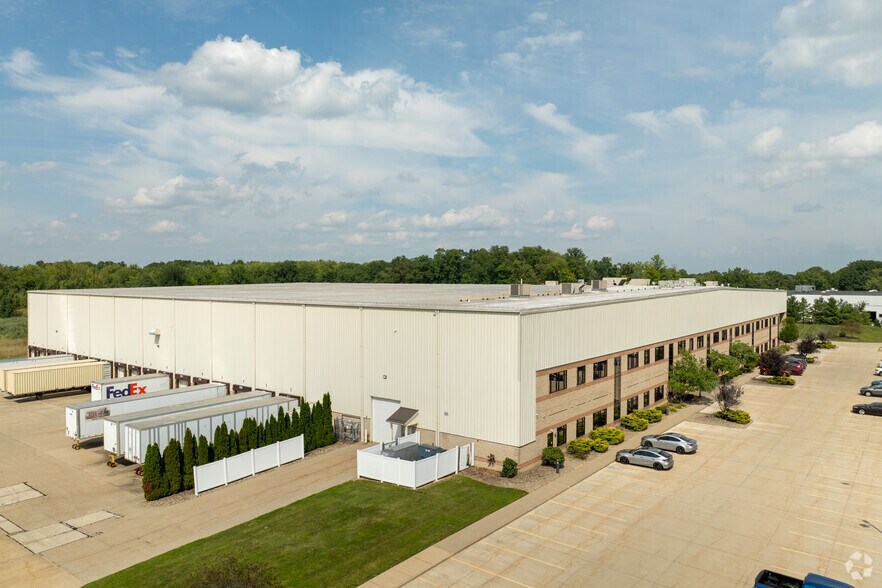 More Photos Of 325 Campus Dr, Aurora Light Manufacturing For Lease