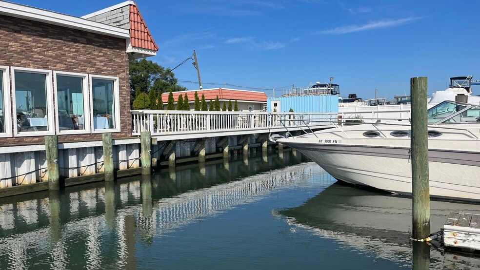 More Photos Of 95 Hudson Ave, Freeport Restaurant For Sale