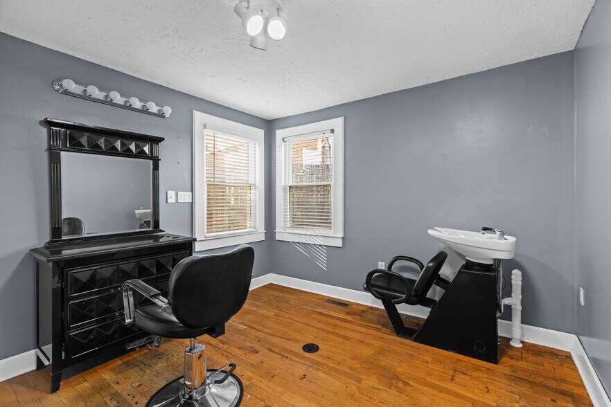 More Photos Of 316 Beech St, Morristown Office For Sale