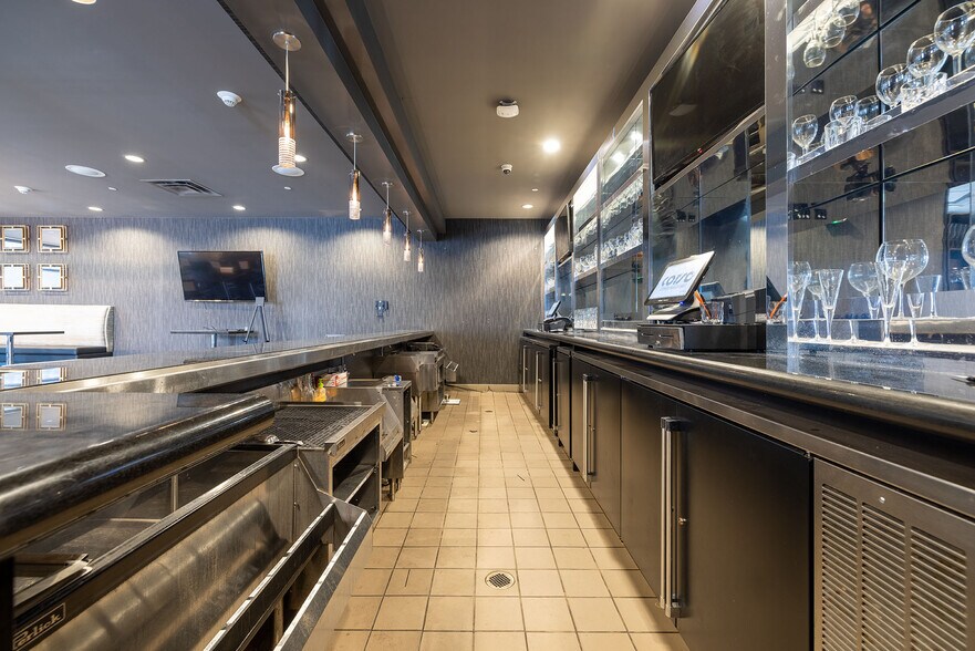 More Photos Of 125 E Main St, Rochester Hotel For Lease