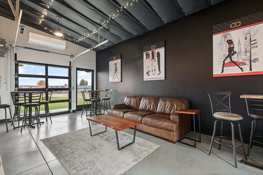 More Photos Of 2470 Henderson Loop, Richland Bar For Sale