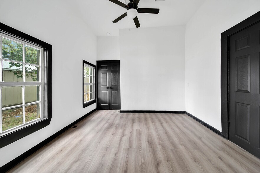 More Photos Of 106 Spring School Rd, Spring Storefront Retail Office For Sale