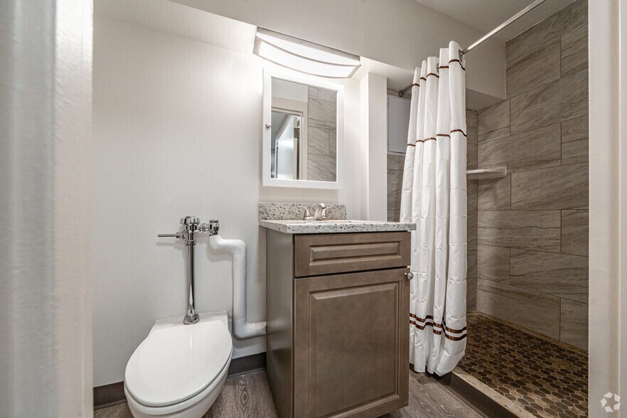 More Photos Of 311 N Ottawa St, Joliet Apartments For Lease