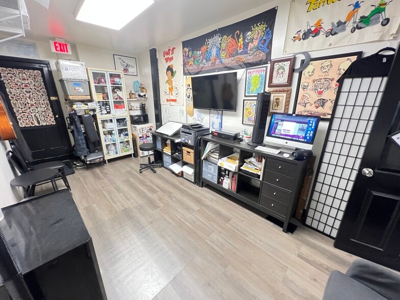 More Photos Of 1438-1442 Light St, Baltimore Showroom For Sale