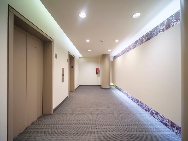 More Photos Of 820 N Orleans St, Chicago Office For Lease