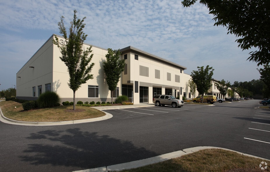 Primary Photo Of 300 Brogdon Rd, Suwanee Warehouse For Lease