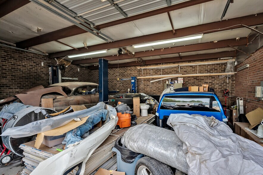 More Photos Of 1015 Ellis Rd, Durham Light Manufacturing For Sale