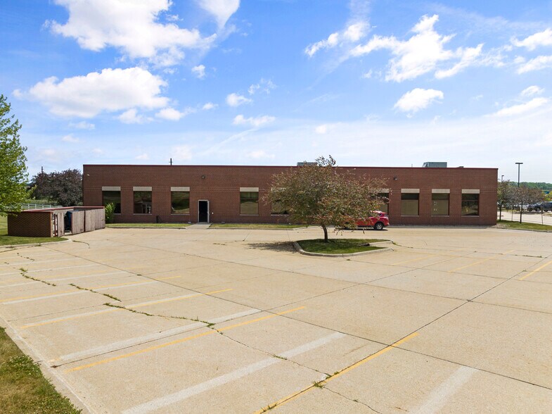 More Photos Of 2301 Jones Blvd, Coralville Medical For Sale