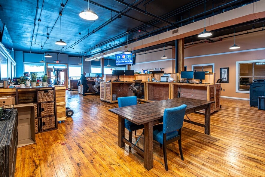 More Photos Of 16 Emory Pl, Knoxville Office Residential For Sale