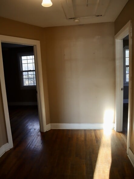 More Photos Of 103 Morgan Ave, Smyrna Office Residential For Sale