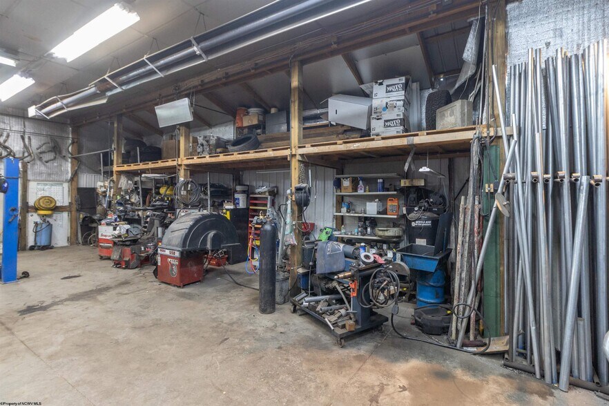 More Photos Of 109 Lodgeville Rd, Bridgeport Auto Repair For Sale