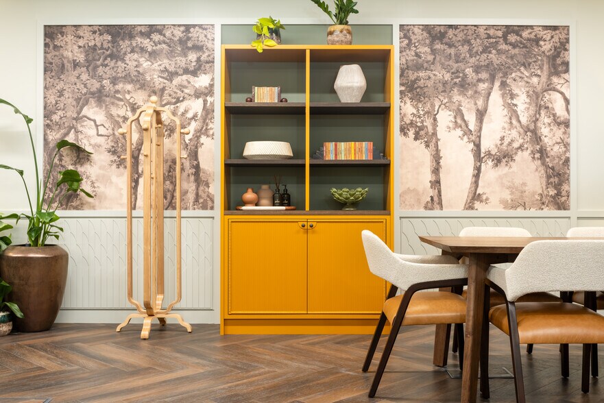 More Photos Of 75 Grosvenor St, London Coworking Space