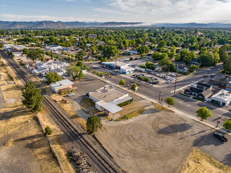 More Photos Of 211 Front St, Central Point General Retail For Sale