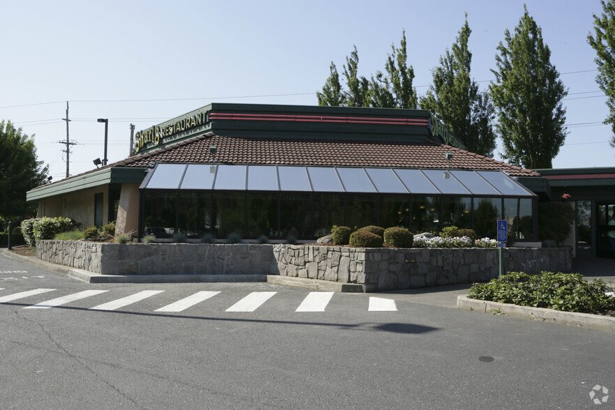 More Photos Of 11335 NE Airport Way, Portland Restaurant For Lease