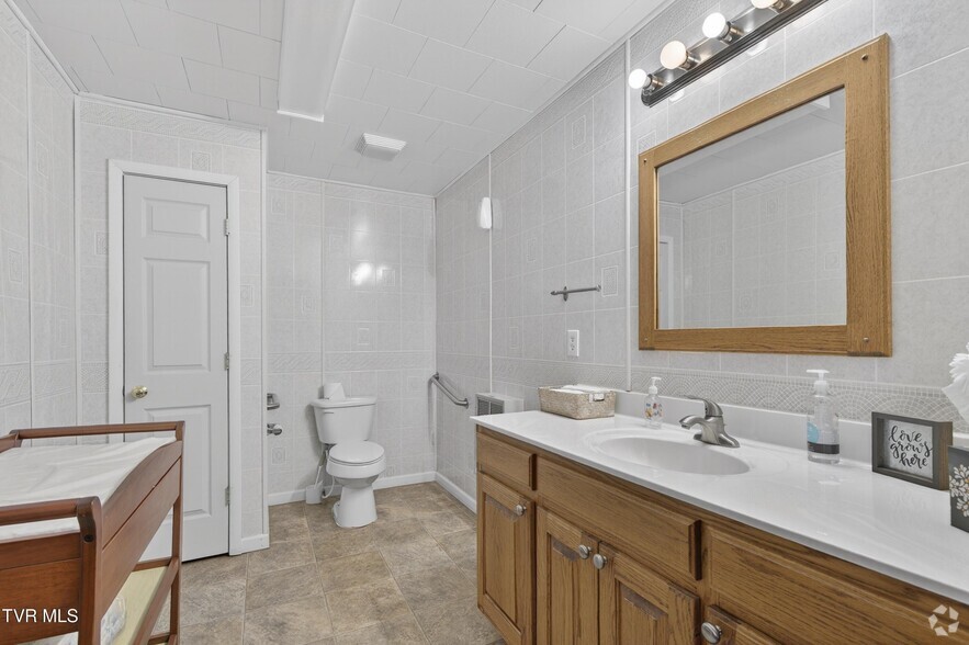 More Photos Of 302 Crescent Dr, Glade Spring Religious Facility For Sale