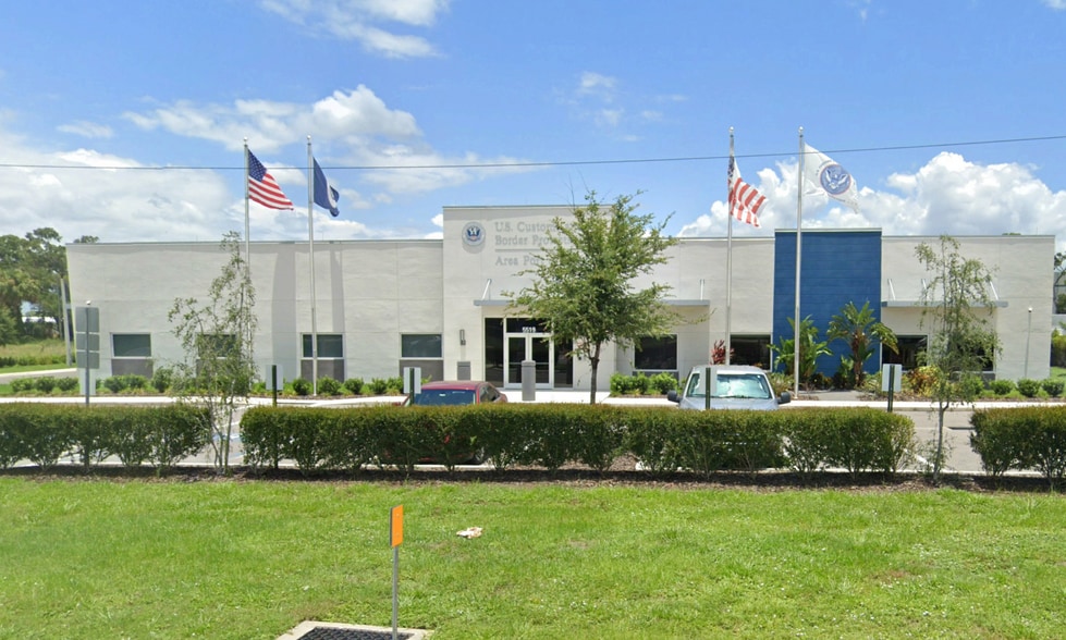 Primary Photo Of 5519-5525 W Hillsborough Ave, Tampa Office For Sale
