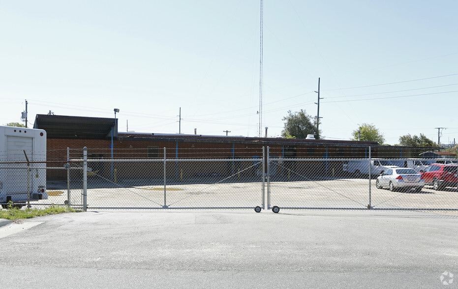 More Photos Of 2236 Southern Ave, Fayetteville Warehouse For Lease
