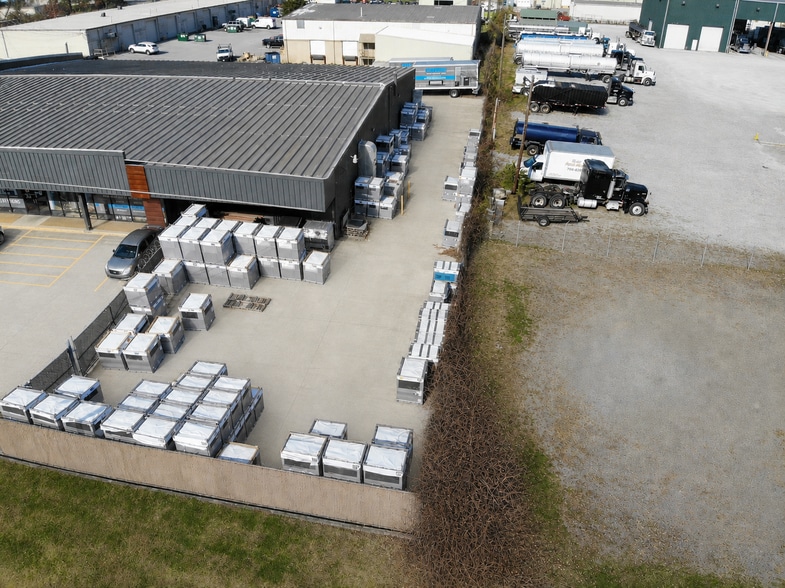 More Photos Of 5227 Middlebrook Pike, Knoxville Light Distribution For Lease