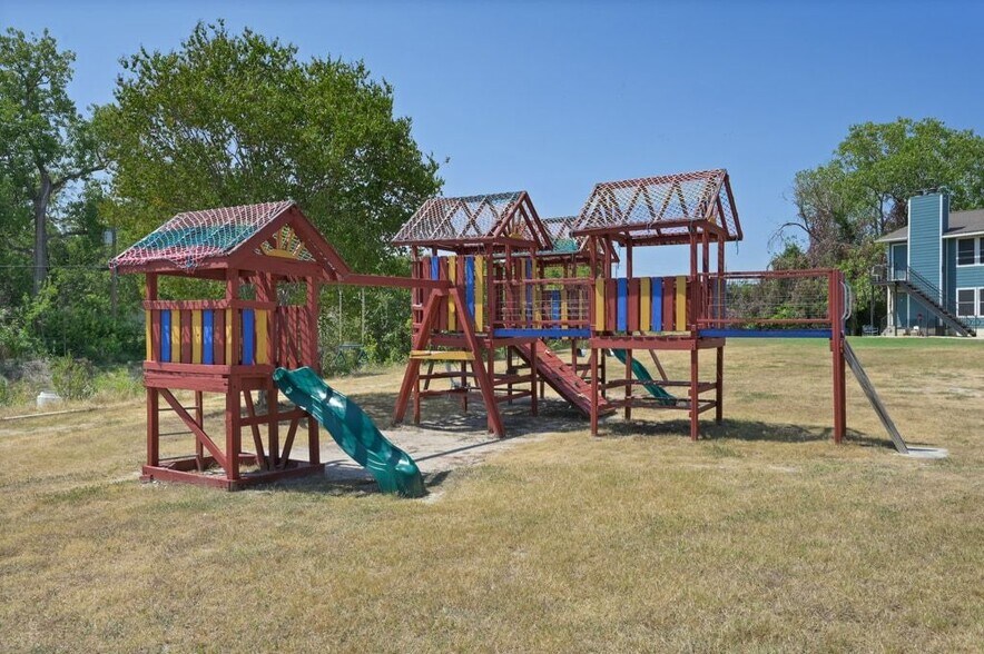 More Photos Of 829 Park Plz, Austin Apartments For Sale