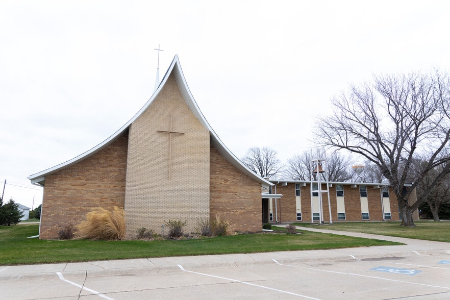 More Photos Of 381 H St, Hampton Religious Facility For Sale