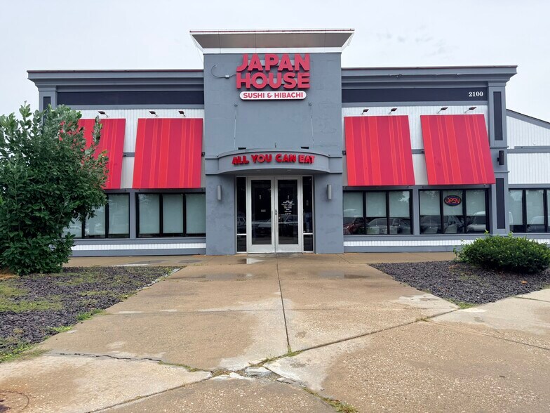 Primary Photo Of 2100 W White Oaks Dr, Springfield Restaurant For Sale