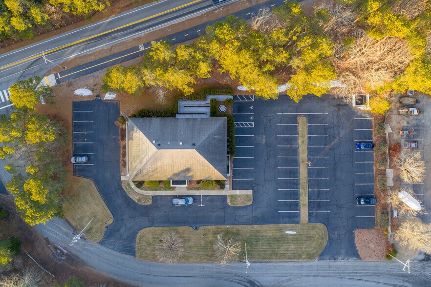 More Photos Of 25 Mid-Tech Dr, West Yarmouth Office For Sale