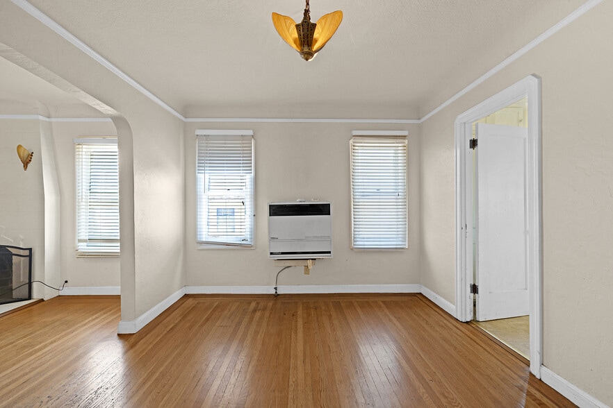 More Photos Of 1755 Washington Ave, San Leandro Bar For Sale