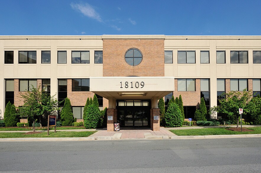 Primary Photo Of 18111 Prince Philip Dr, Olney Medical For Lease