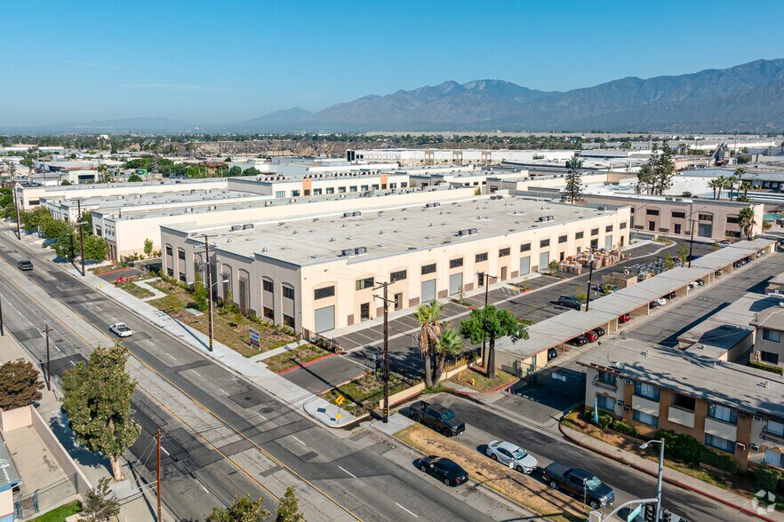 More Photos Of 1611 W San Bernardino Rd, West Covina Distribution For Lease