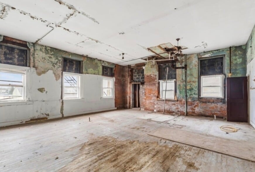 More Photos Of 85 N Main St, Walton Apartments For Sale