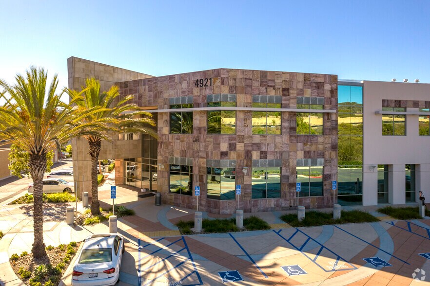 More Photos Of 4930 Directors Pl, San Diego Unknown For Lease