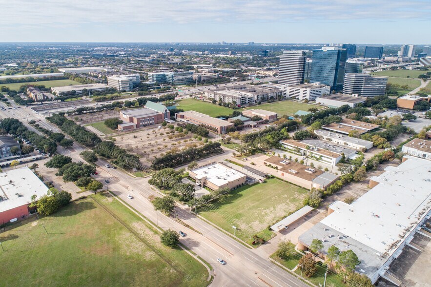 More Photos Of 3737 Westcenter Dr, Houston Manufacturing For Lease