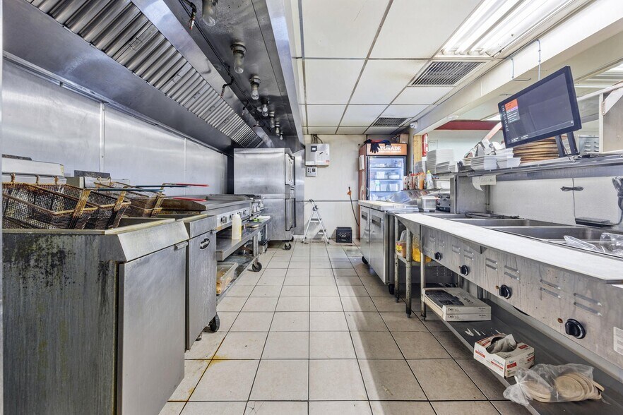 More Photos Of 511 Fergus Ave, Erhard Restaurant For Sale