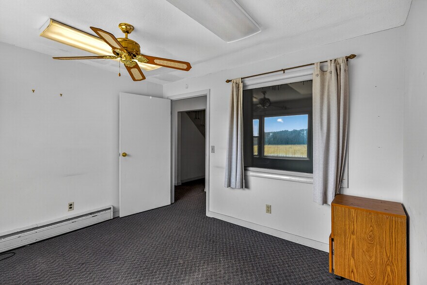 More Photos Of 62 Hyde Ave, Vernon Storefront Retail Office For Lease