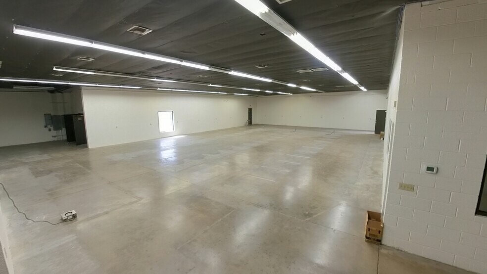 More Photos Of 1415 S Cherry Ave, Tucson Warehouse For Sale
