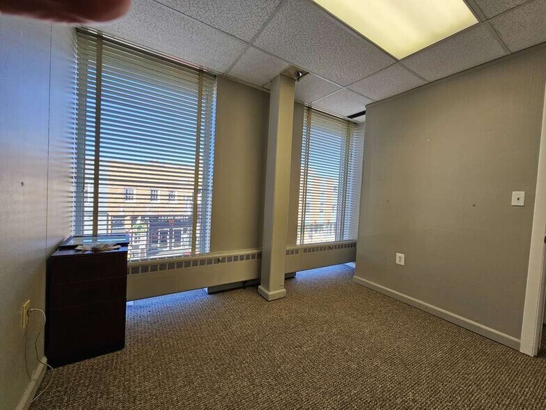 More Photos Of 100-140 Riverview Ctr, Middletown Office For Lease