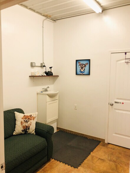 More Photos Of 36161 W Highway 51, Mannford Service For Sale