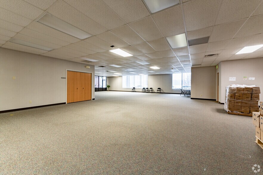 More Photos Of 8645 E Backwater Rd, North Webster Showroom For Sale