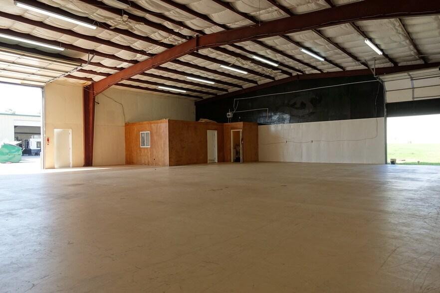 More Photos Of 19525 Wied Rd, Spring Warehouse For Lease
