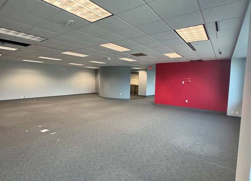 More Photos Of 20750 Civic Center Dr, Southfield Office For Lease